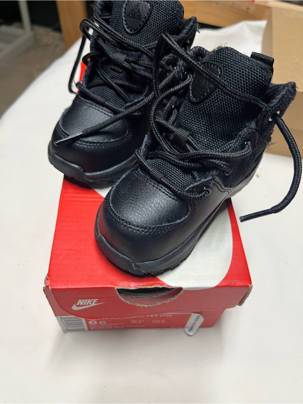 Nike Kids Black Tactical Boot Sneakers sz 8c